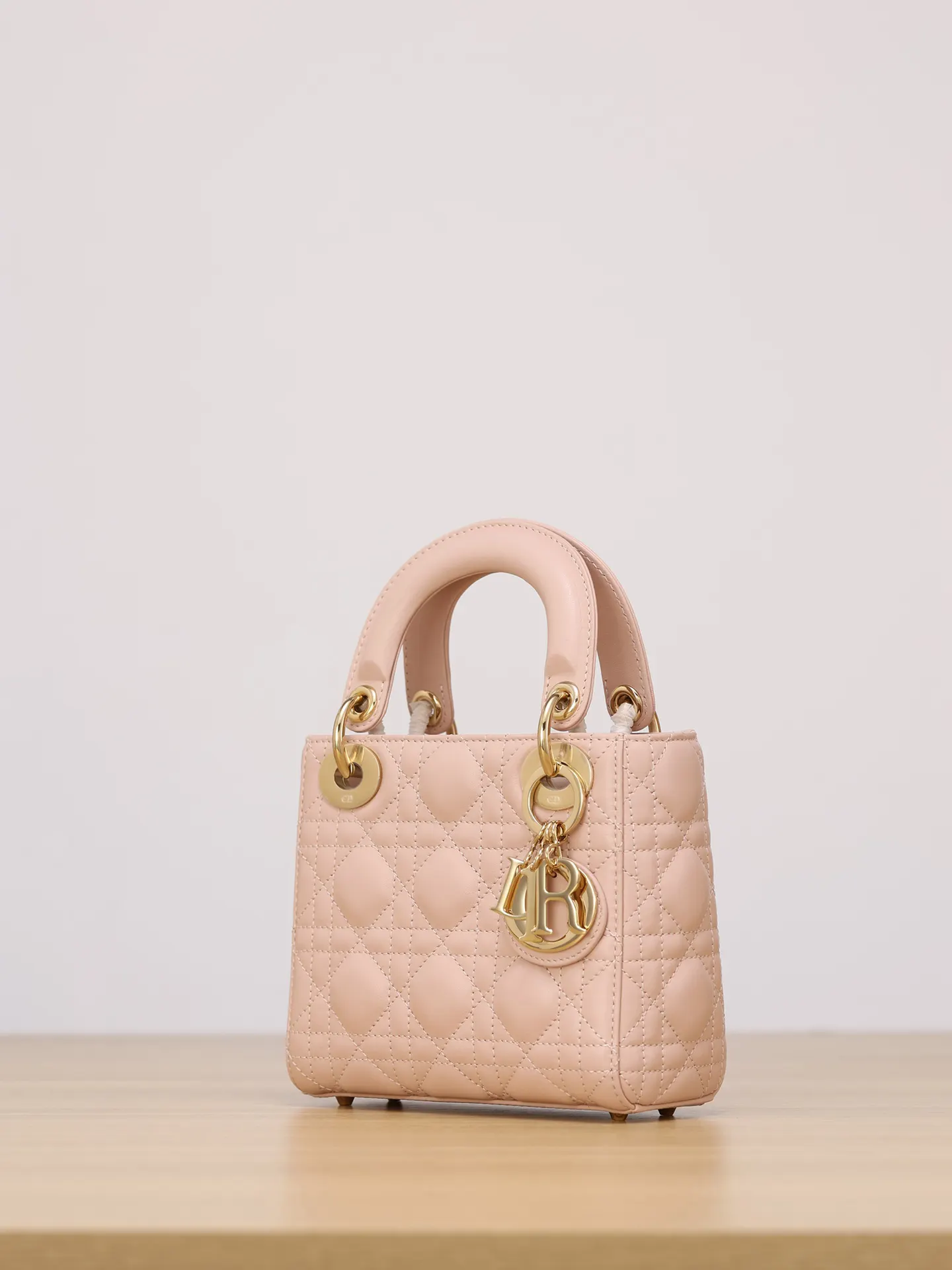 Dior Lady Dior Lady 粉色羊皮迷你手袋 金扣