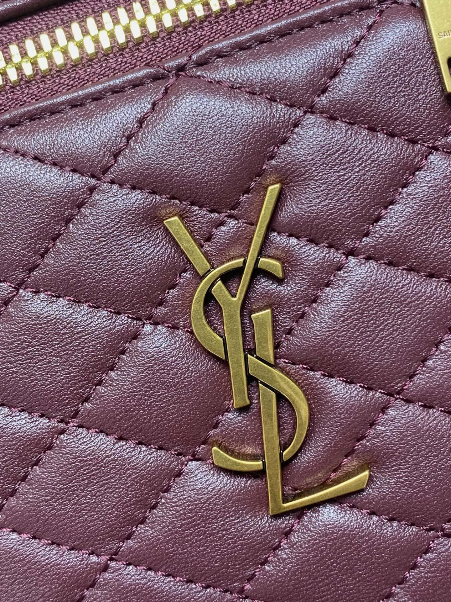 YSL 羊皮 新到巨无霸化妝包 羊皮質感的大gaby 也是R 便携收納款