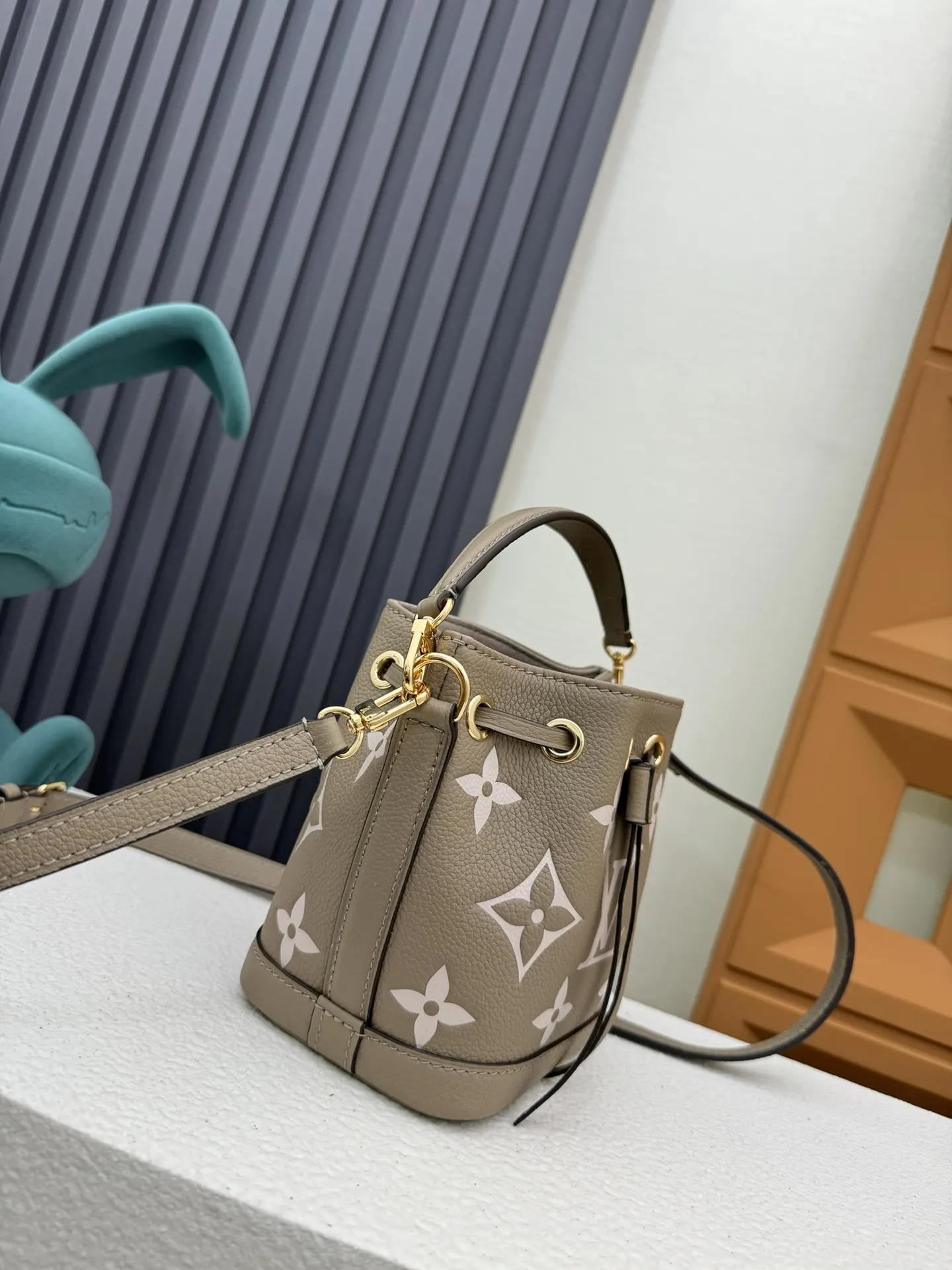 Louis Vuitton Bucket Bag Casual