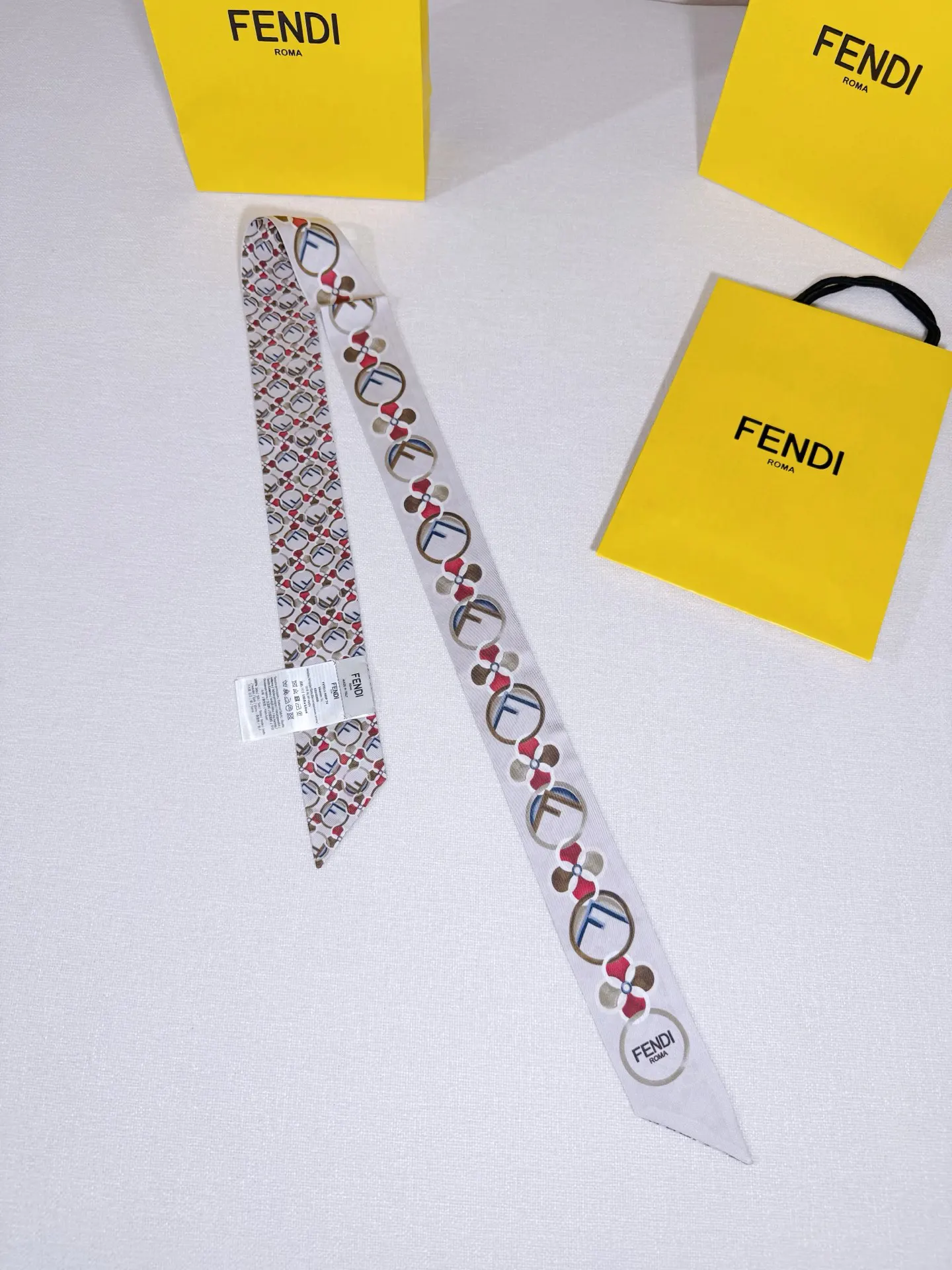 Fendi 卡其 腰帶 通勤百搭款(數字9) Fendi 卡其 腰帶 通勤百搭款(數字9)