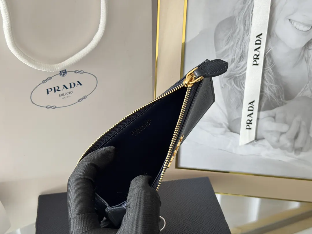 Prada Saffiano 1MC079 皮革 卡包