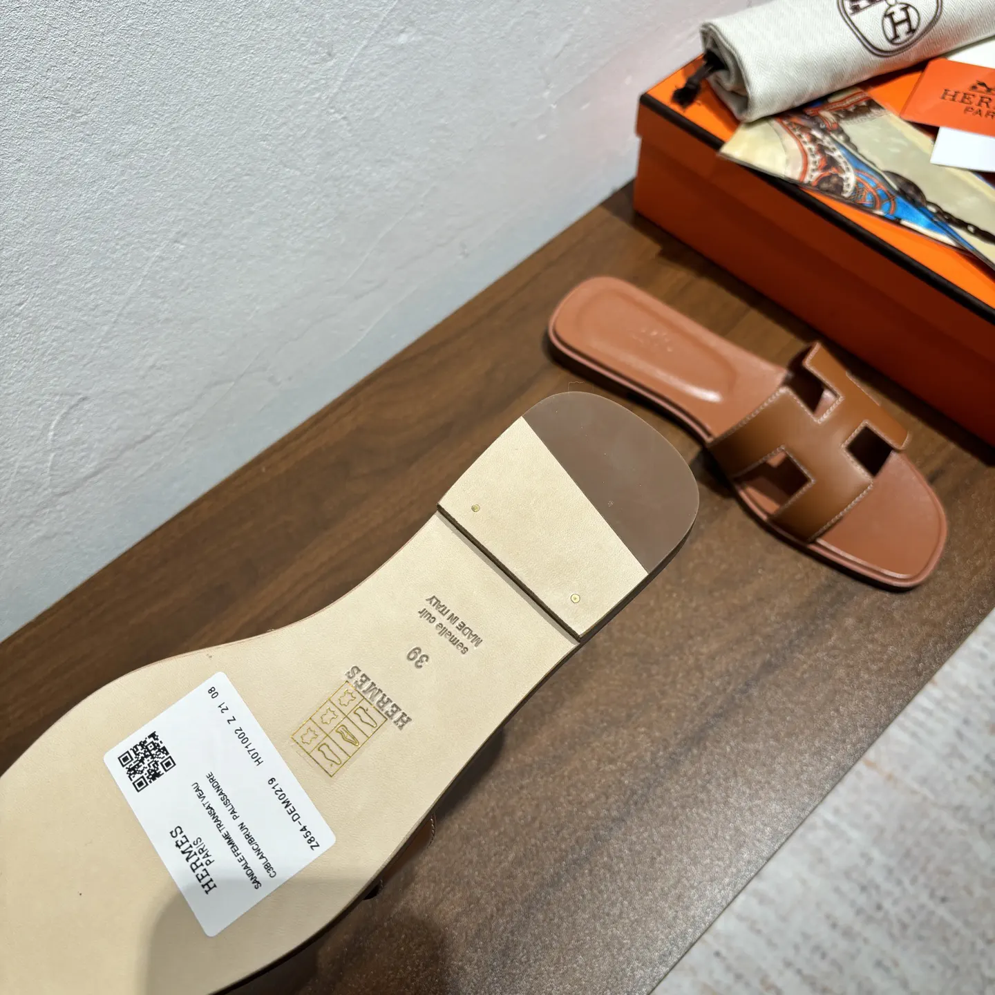 Hermès 琥珀色白线 小牛皮 拖鞋 舒适