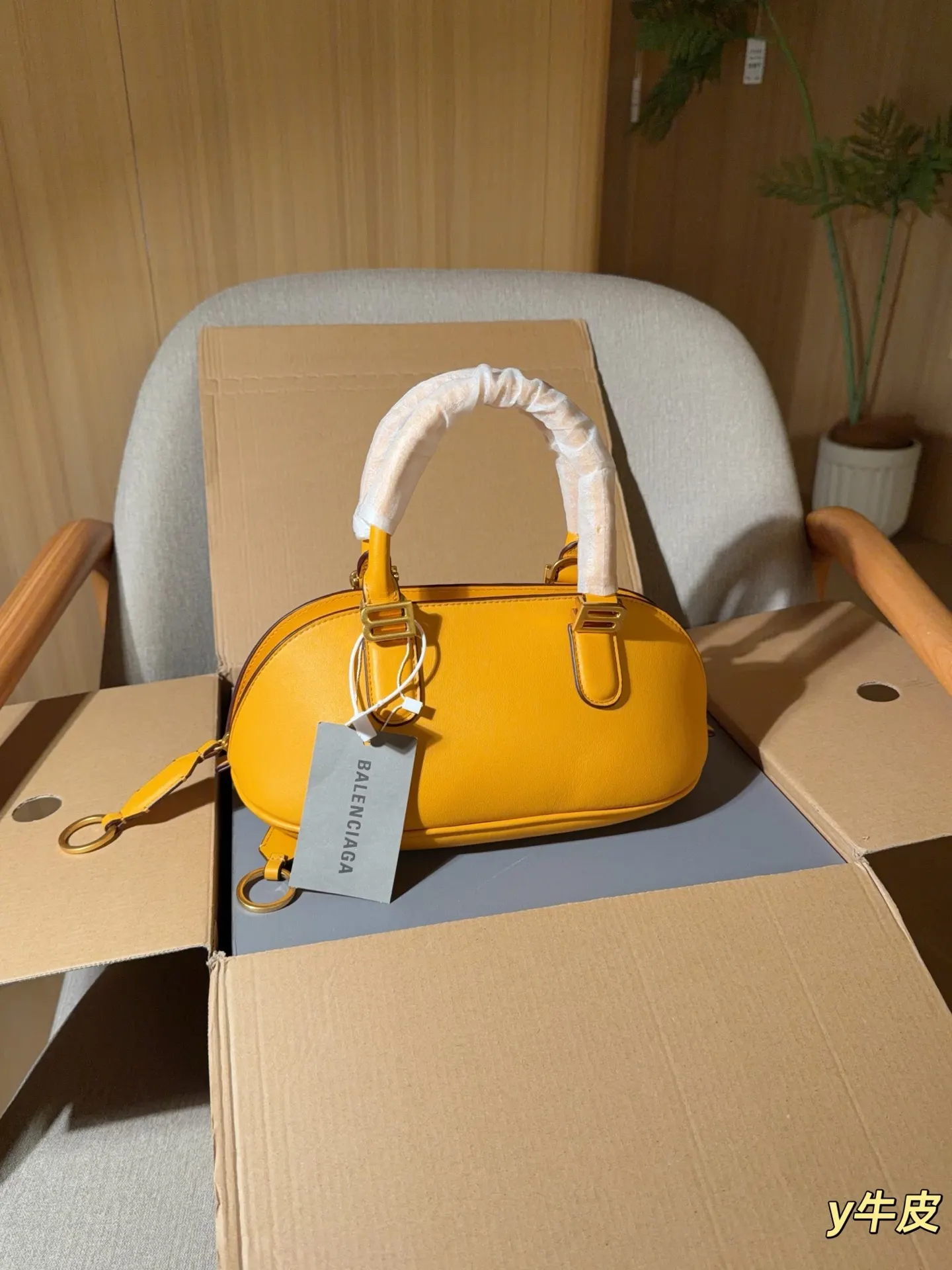 Balenciaga 牛皮 斜挎包 日常搭配