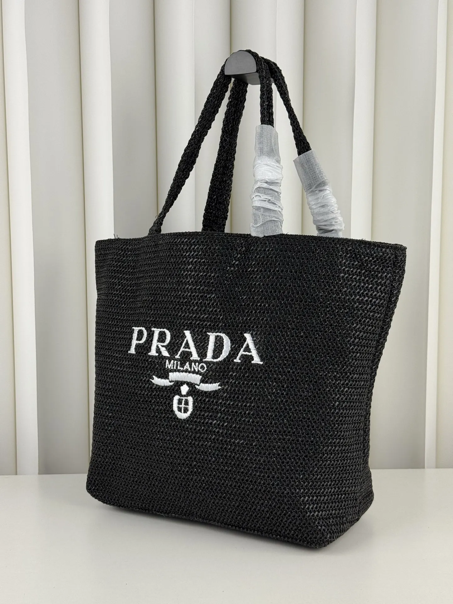 Prada 草编度假包 黑 杏双色 软乎乎编织袋 度 手拿包 精致手拿款