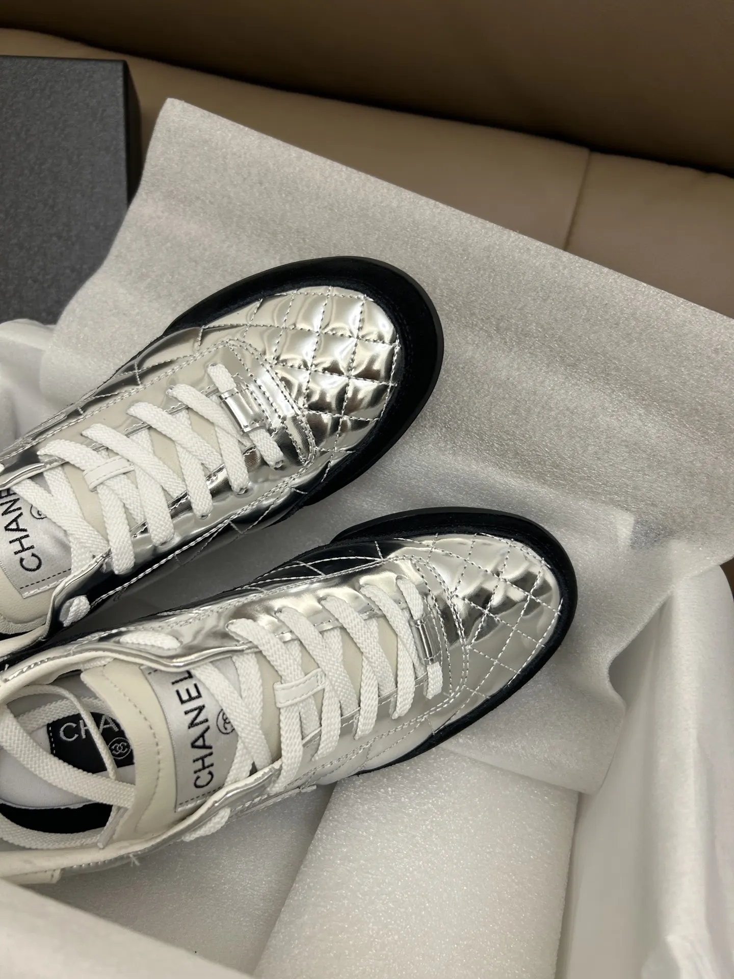 Chanel 羊皮休閒鞋