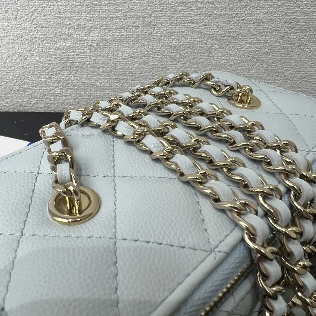 Chanel 浅蓝色牛皮翻盖链条包 金链