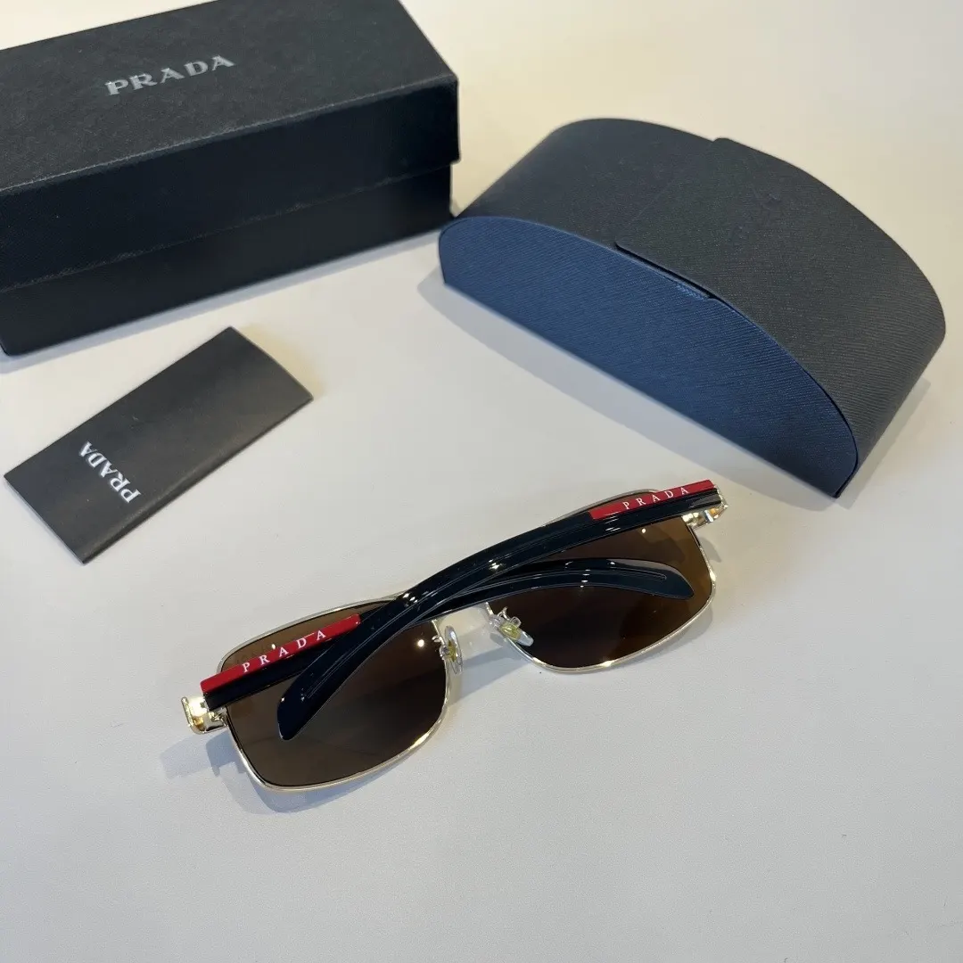 PRADA 太阳眼镜 时尚遮阳款