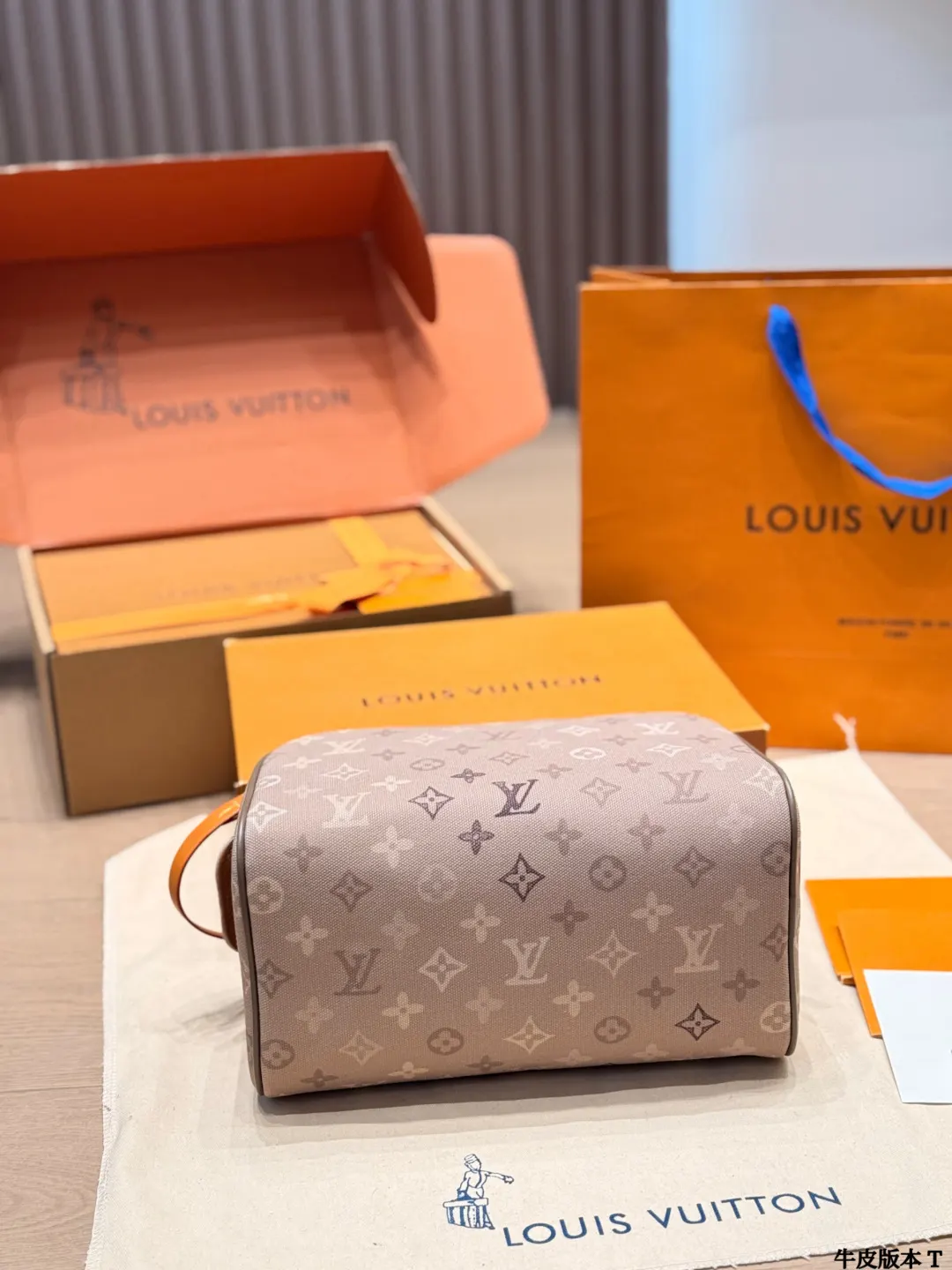 LV 藍色 牛仔 提花 化妝包 便携收納款