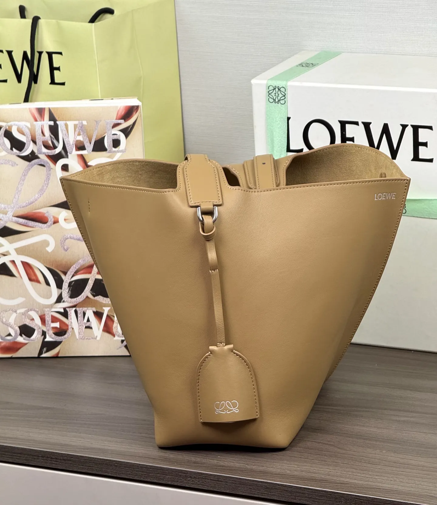 小牛皮 全新中号牛皮 水桶手袋 摩卡色到 水桶包 休閒水桶款