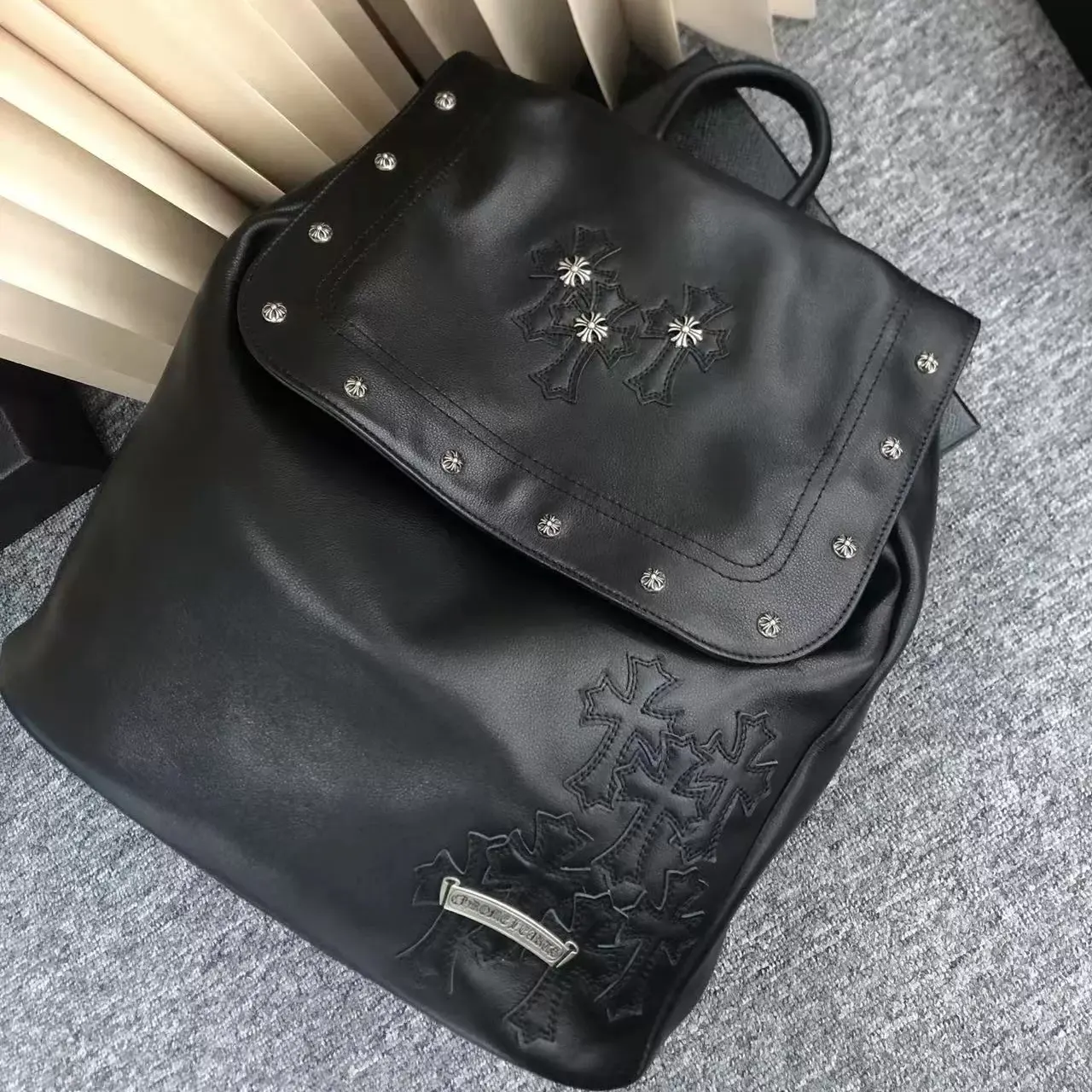 牛皮 克罗家同款十字架铆钉雙肩包真皮大容量头层牛皮男女通用 实用雙肩款(數字5) 牛皮 克罗家同款十字架铆钉雙肩包真皮大容量头层牛皮男女通用 实用雙肩款(數字5)