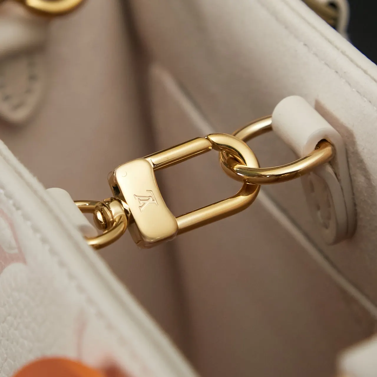 Louis Vuitton M25770 Handbag