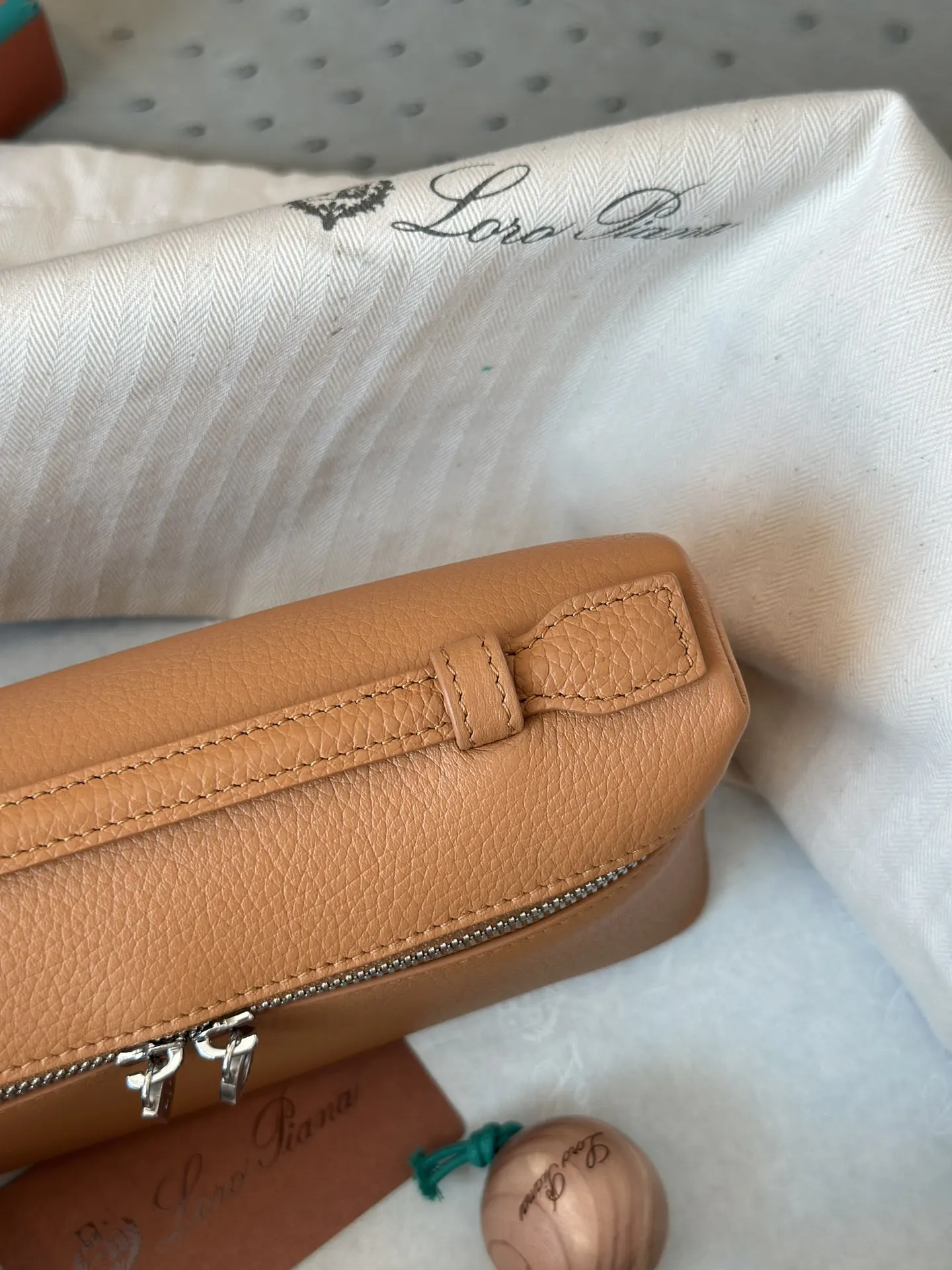 棕色 小牛皮 Loro Piana Extra Poket 手拿包 精致手拿款