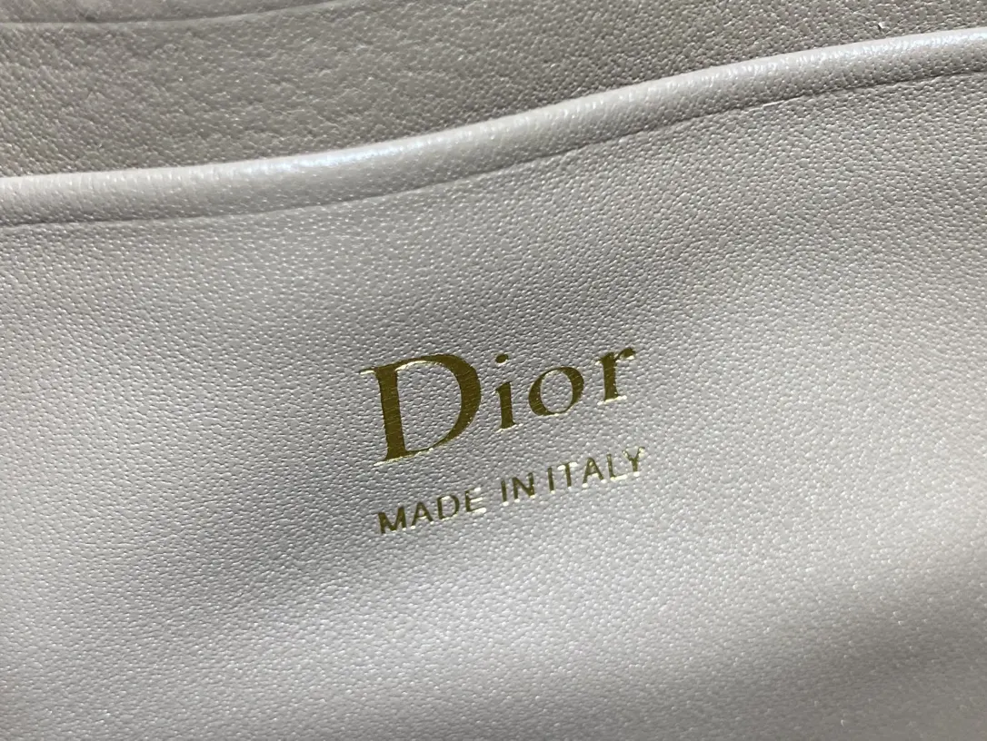 Dior 香槟灰羊皮手拿包 珍珠装饰