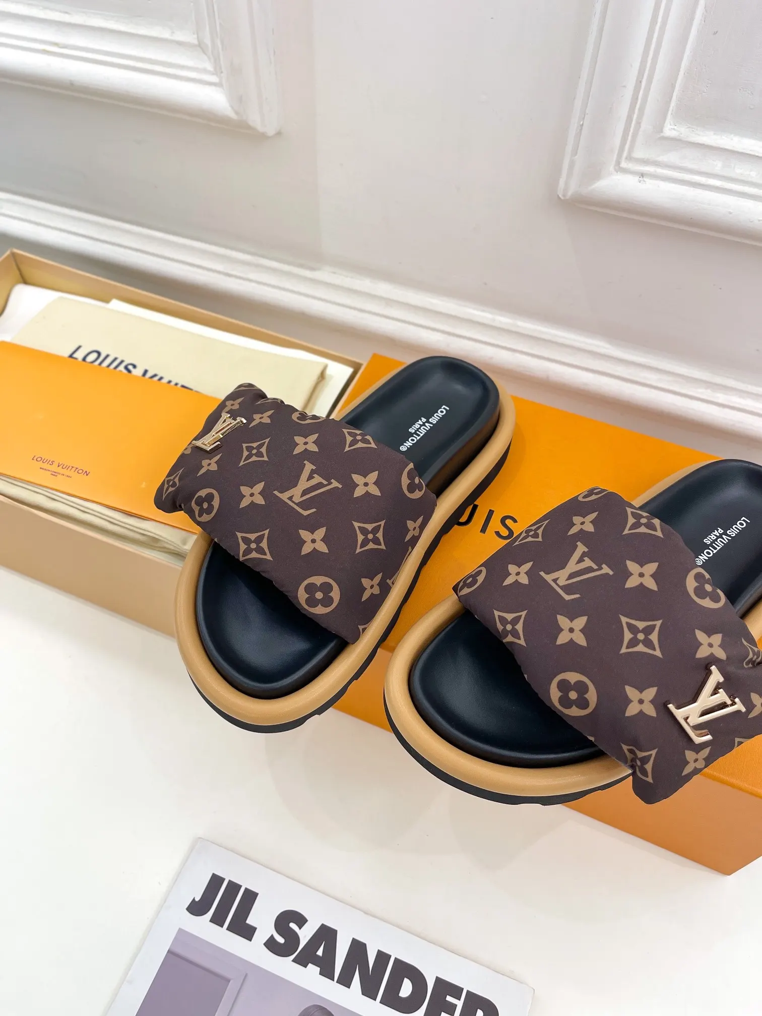LV platform slippers, casual and versatile Image 6 LV platform slippers, casual and versatile Image 6