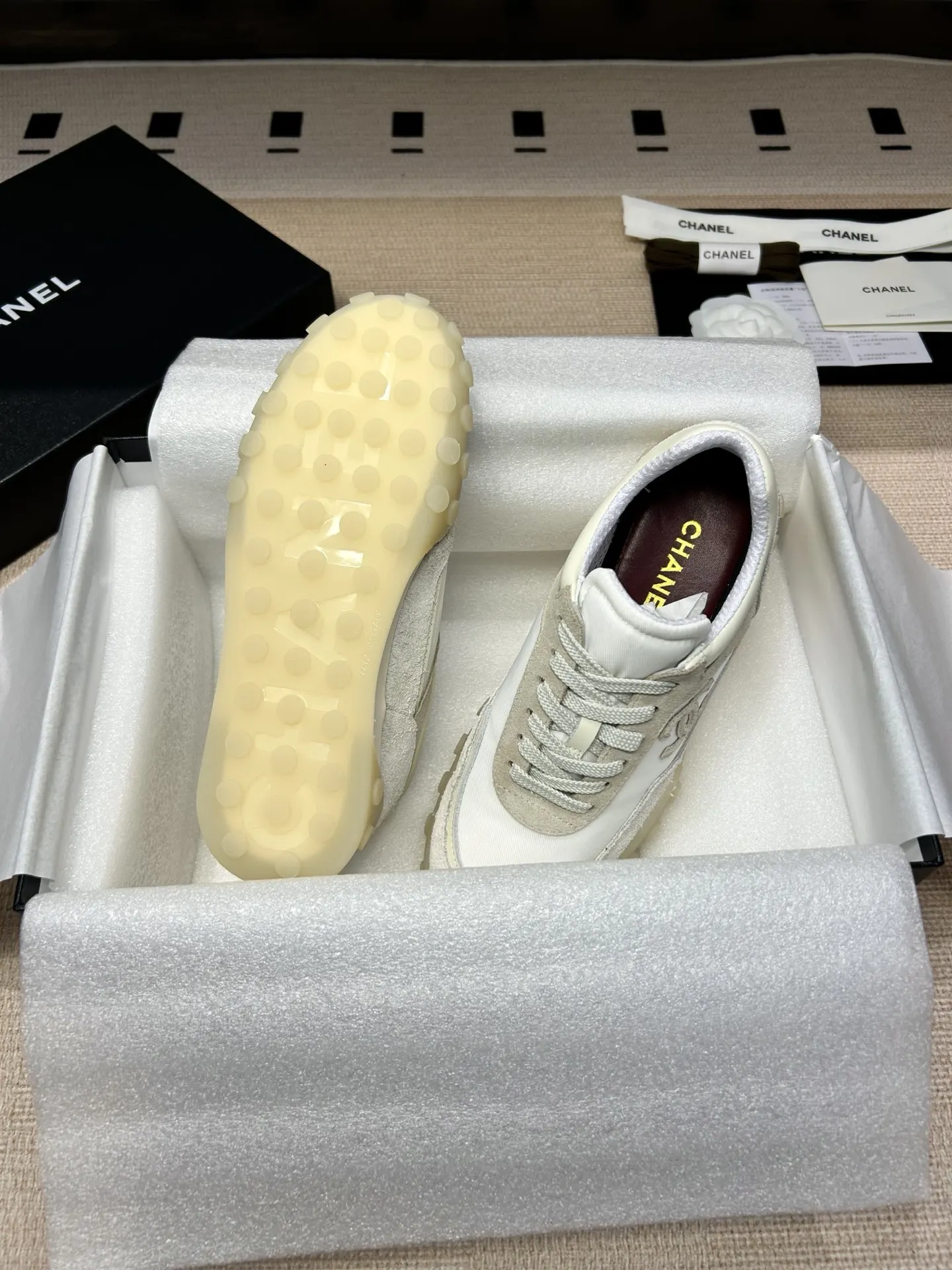 Chanel 白色/红色 皮革 乐福鞋