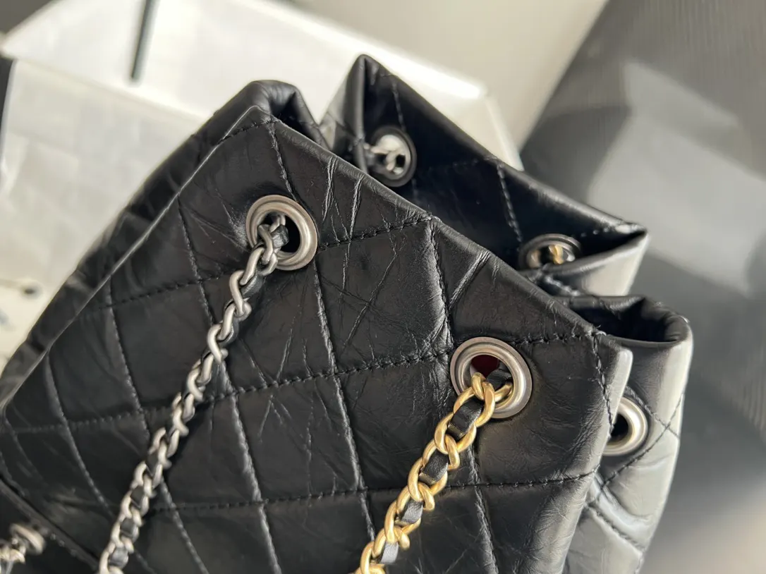 Chanel Oil Wax Sheepskin Flap Chain Bag One Shoulder Cross
