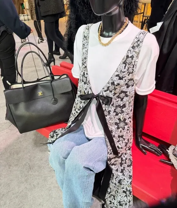 Chanel 黑色 皮革 翻蓋 手提包
