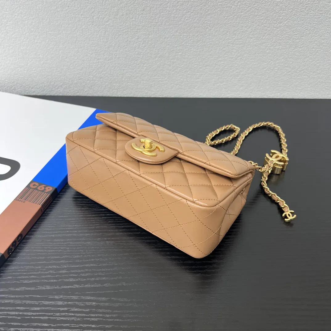 Chanel Lambskin Flap Chain Bag One Shoulder Cross Image 4 Chanel Lambskin Flap Chain Bag One Shoulder Cross Image 4
