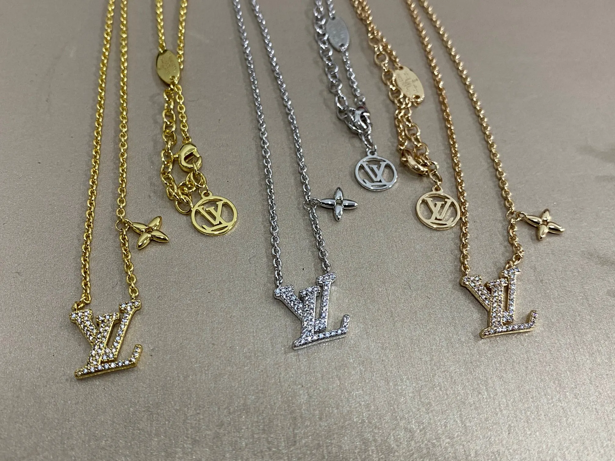 Louis Vuitton 满钻 项链 精致锁骨链