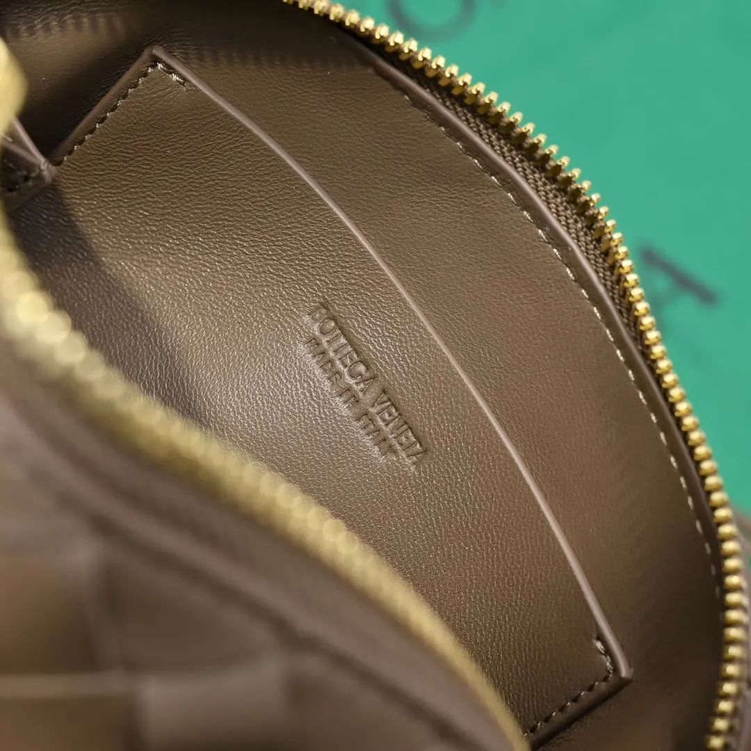 Bottega Veneta 腋下包 復古腋下背款(數字8) Bottega Veneta 腋下包 復古腋下背款(數字8)