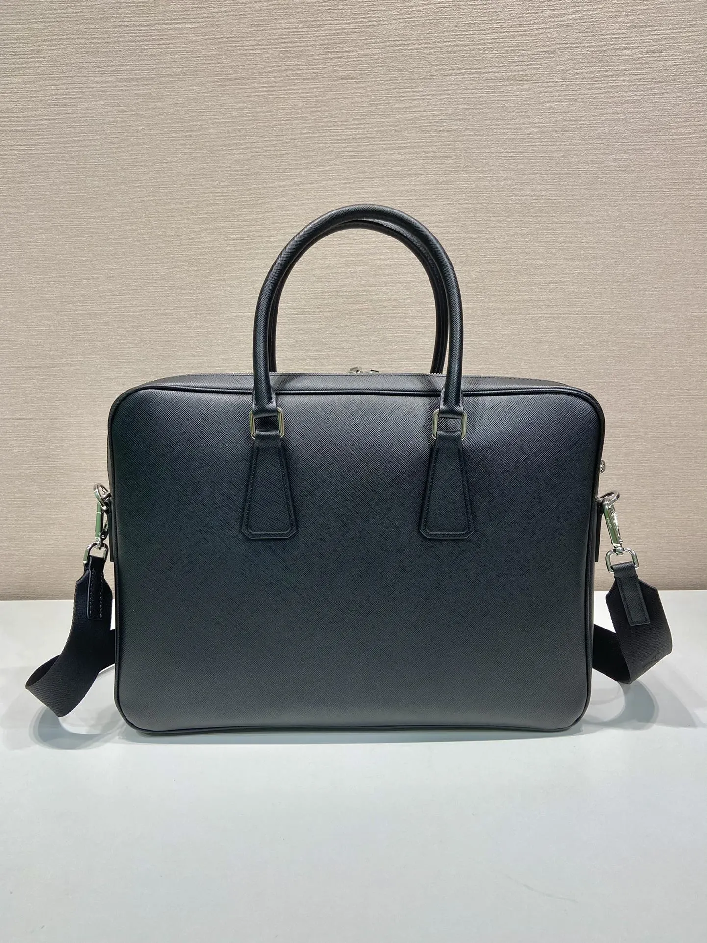 Prada Re-Nylon 2VE022 皮革 Saffiano 十字紋 公文包
