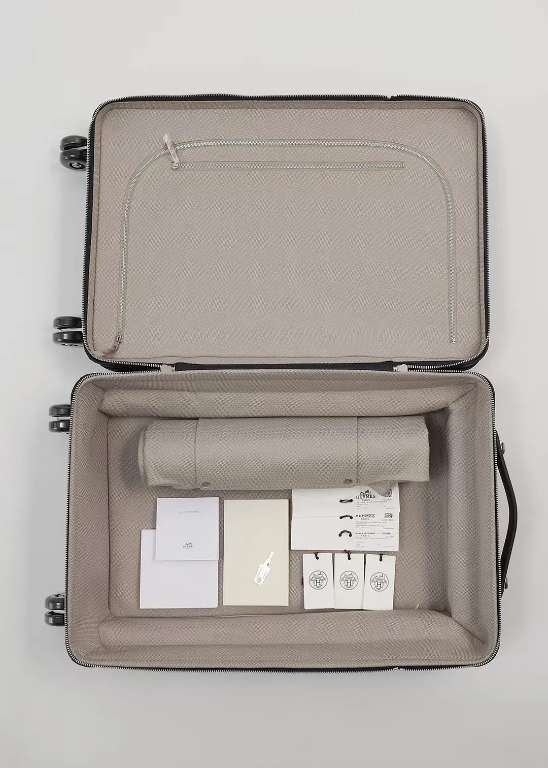 Hermes 皮革 Hermès ｜R 系列定制登机箱｜非常适合 行李箱 旅行拉杆款 轻便出行款