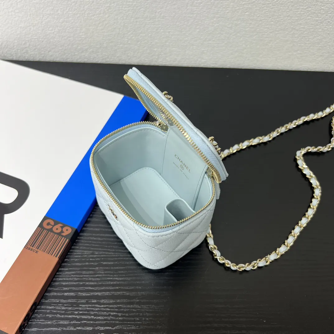 CHANEL 棕色鱼子酱牛皮翻盖链条包 金扣款