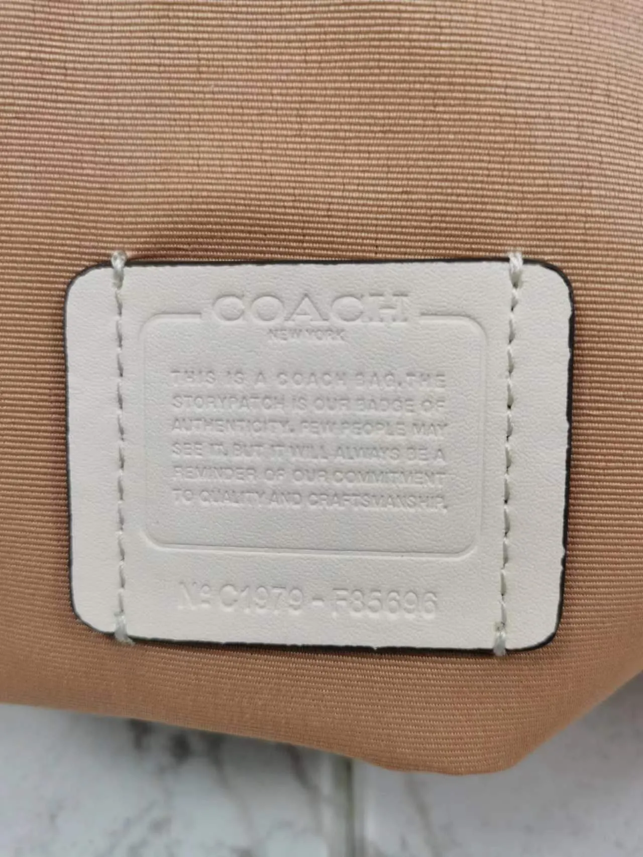 Coach 白色 斜挎包 轻便斜挎款
