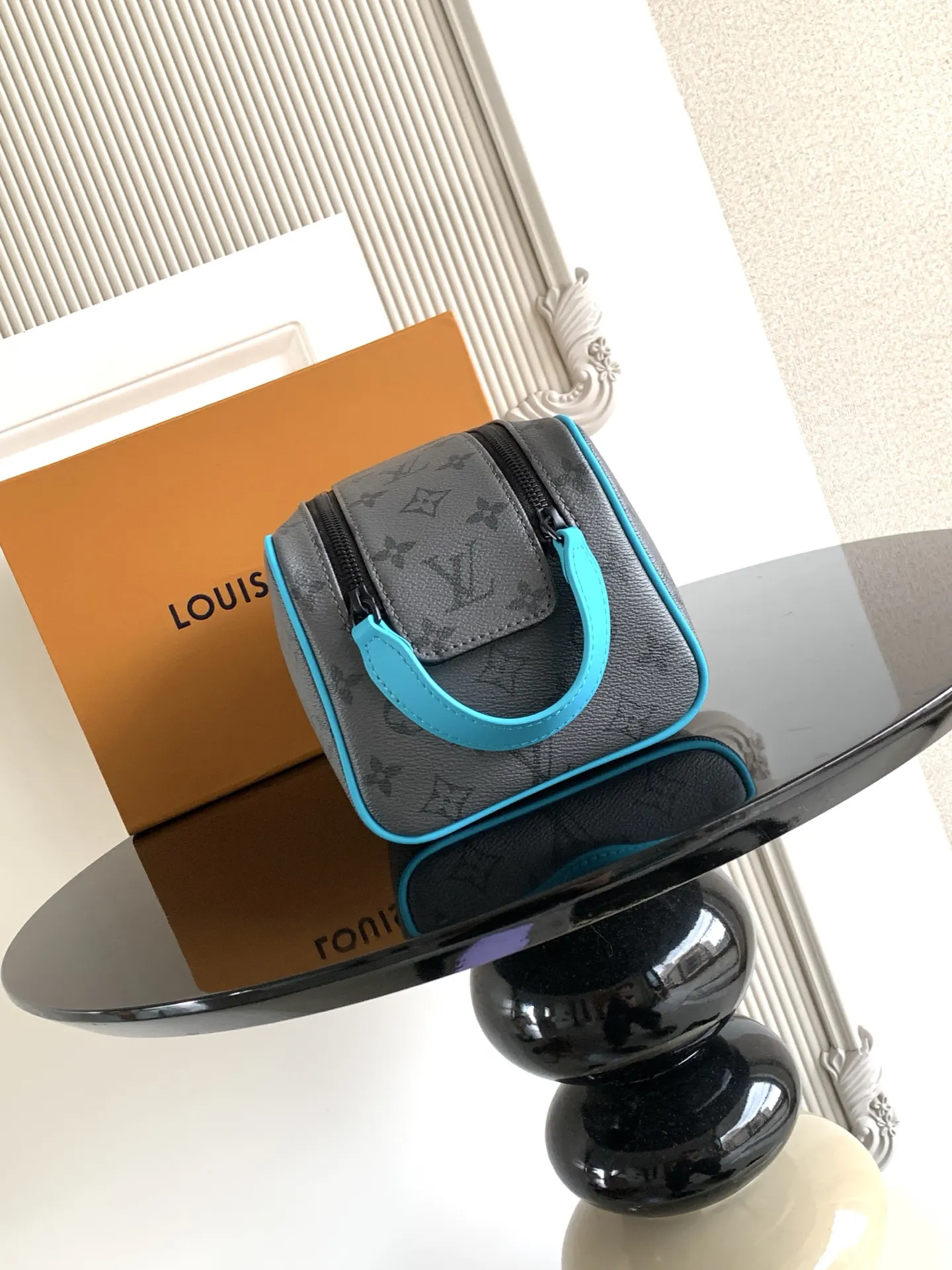LV 牛皮 收纳包 旅行收纳款