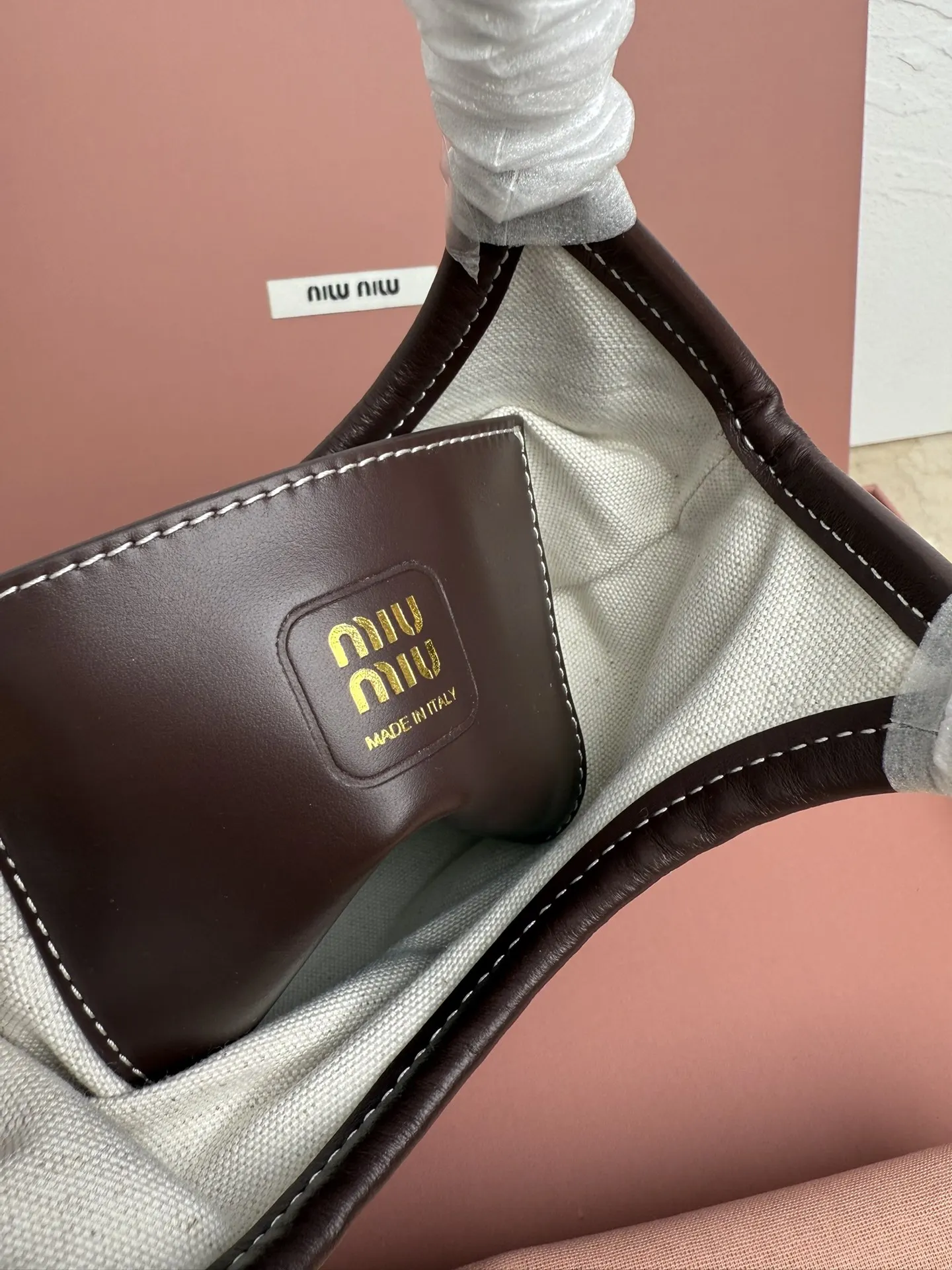 Miu 皮革 托特包 大容量托特款(數字9) Miu 皮革 托特包 大容量托特款(數字9)