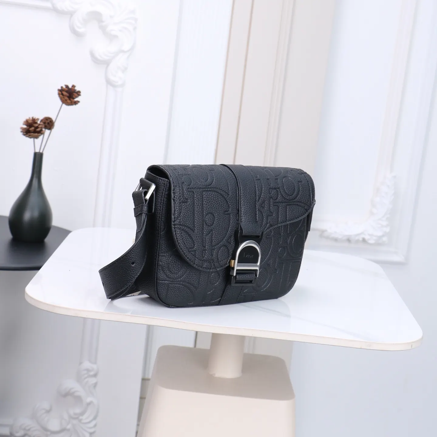 Dior Saddle 黑色简约信使包 经典翻盖 斜挎包