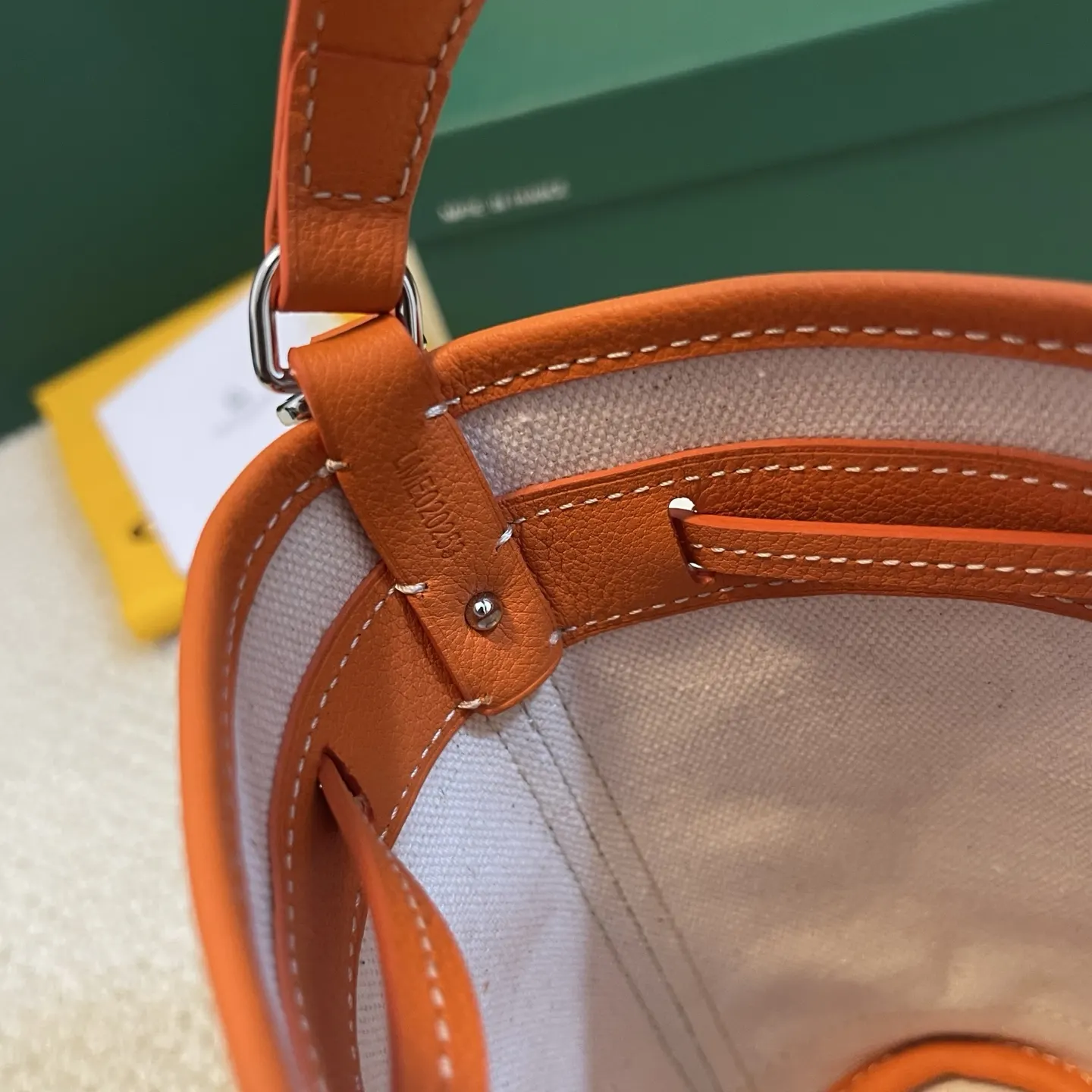 Goyard 皮革 轻盈小巧去始终保持标志性水桶百搭造型 水桶包 休闲水桶款