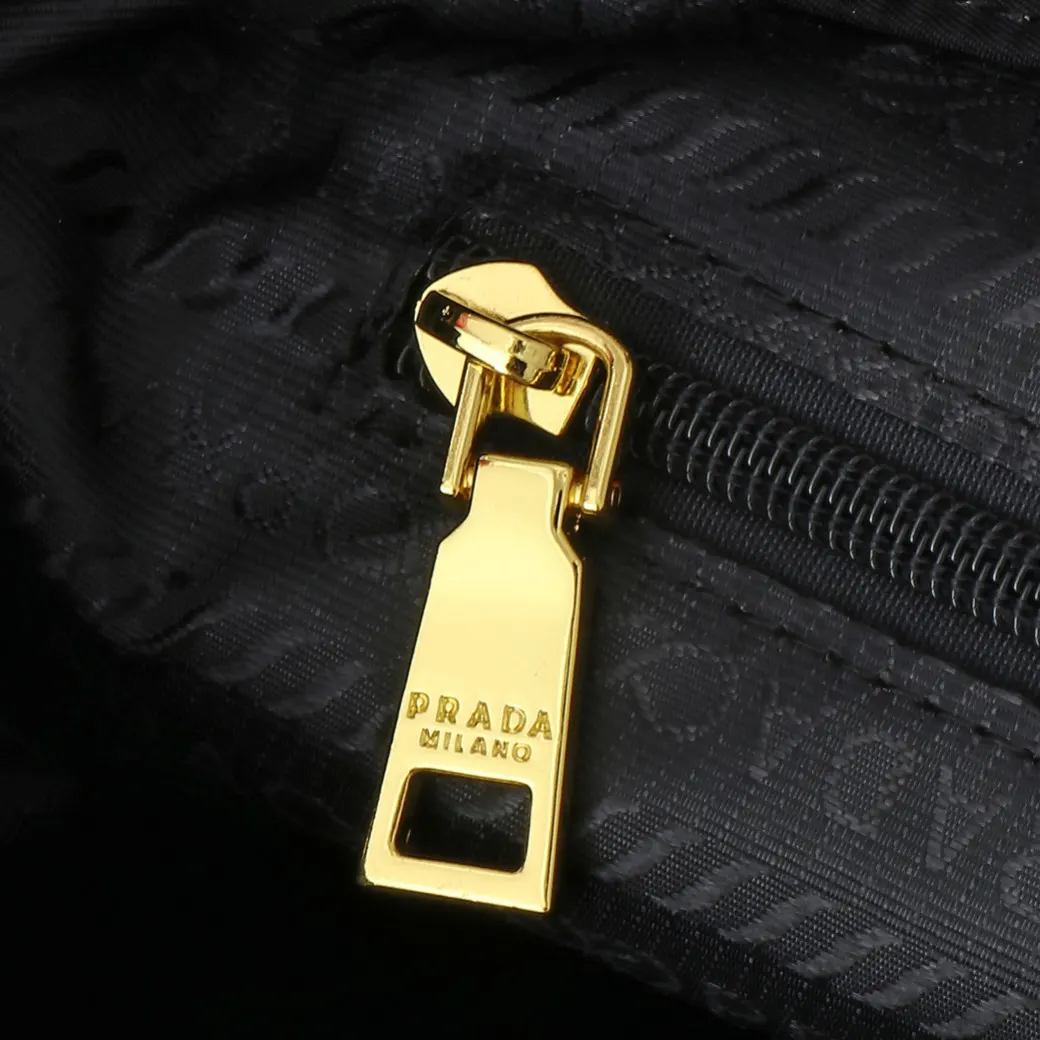 Prada Re-Nylon 金色 皮革 双肩包