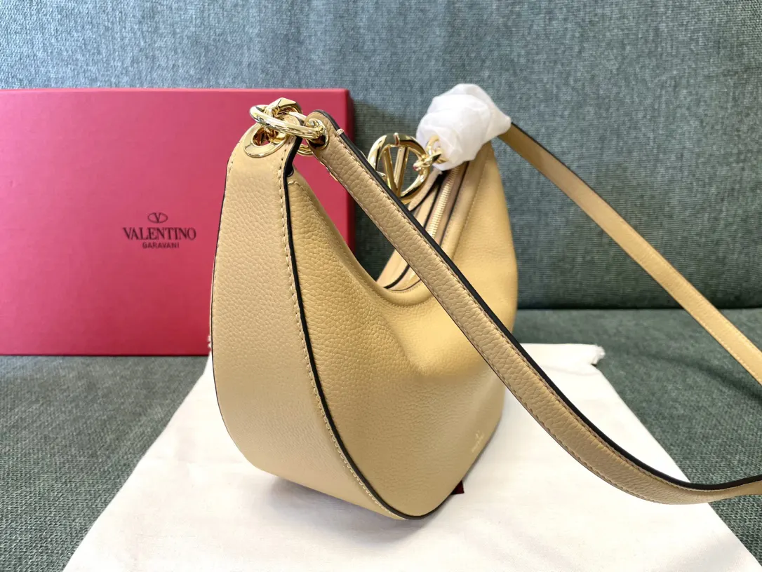 Valenti金色 杏色 皮革 腋下包 復古腋下背款(數字9) Valenti金色 杏色 皮革 腋下包 復古腋下背款(數字9)