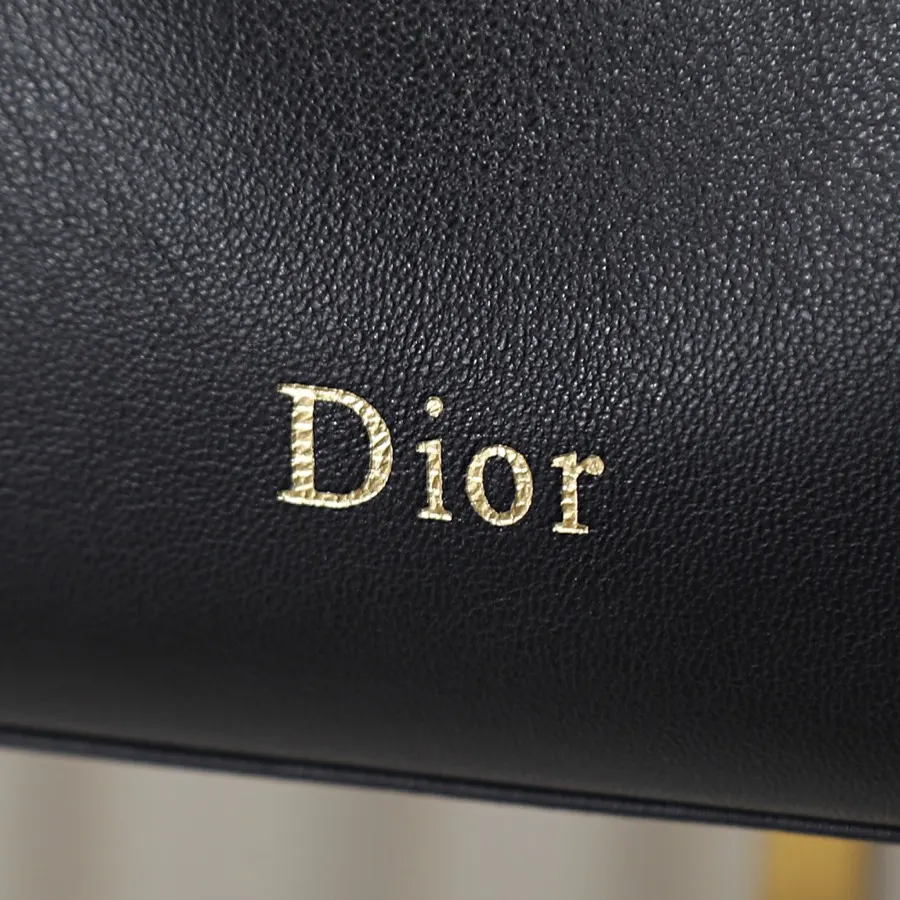 Dior 黑色 羊皮 可拆卸鏈條以蝴蝶结 点缀更显致 可手提或斜挎 Siz 鏈條包 精致鏈條款