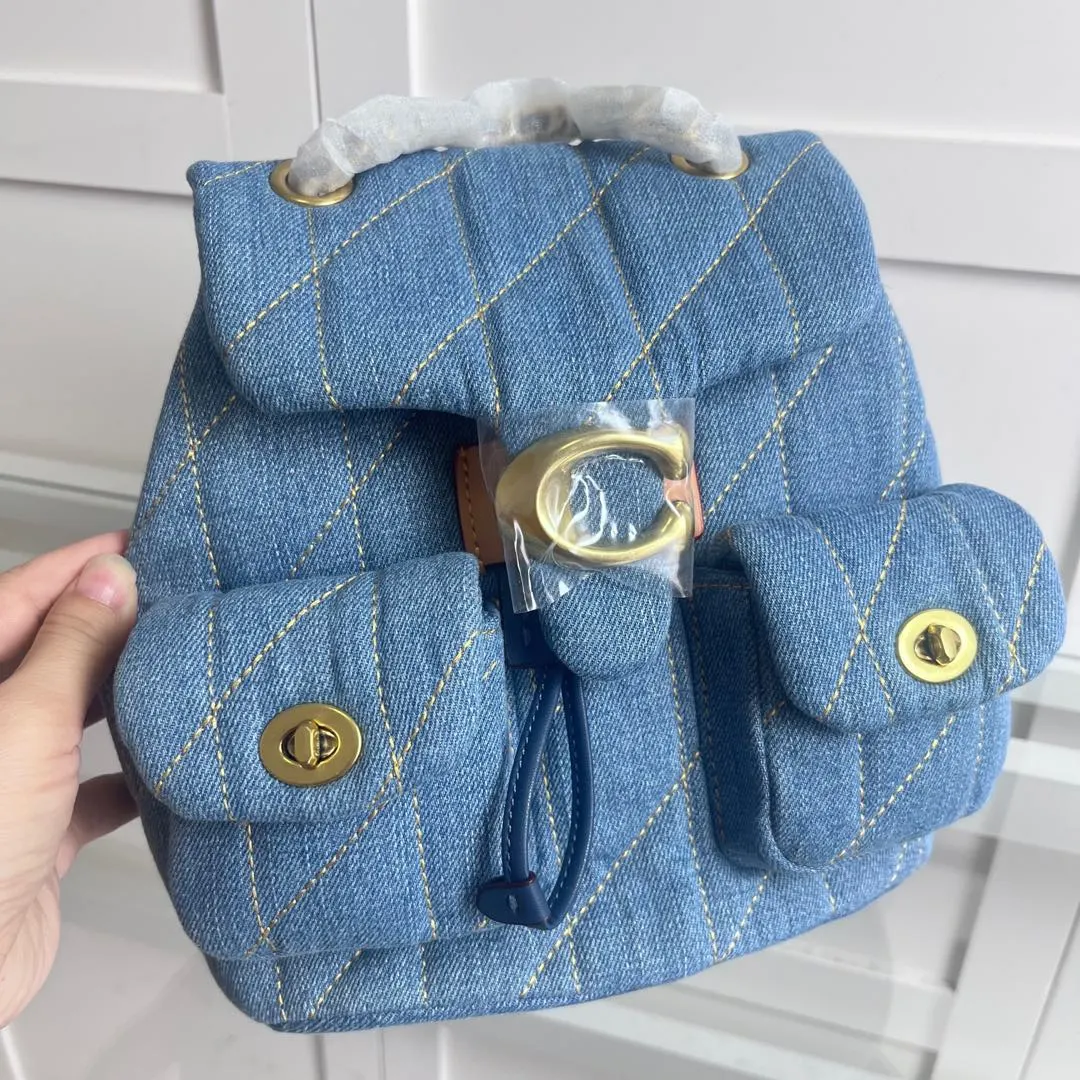 Coach 女士菱格纹绗缝TABBY雙肩包背包大容 实用雙肩款