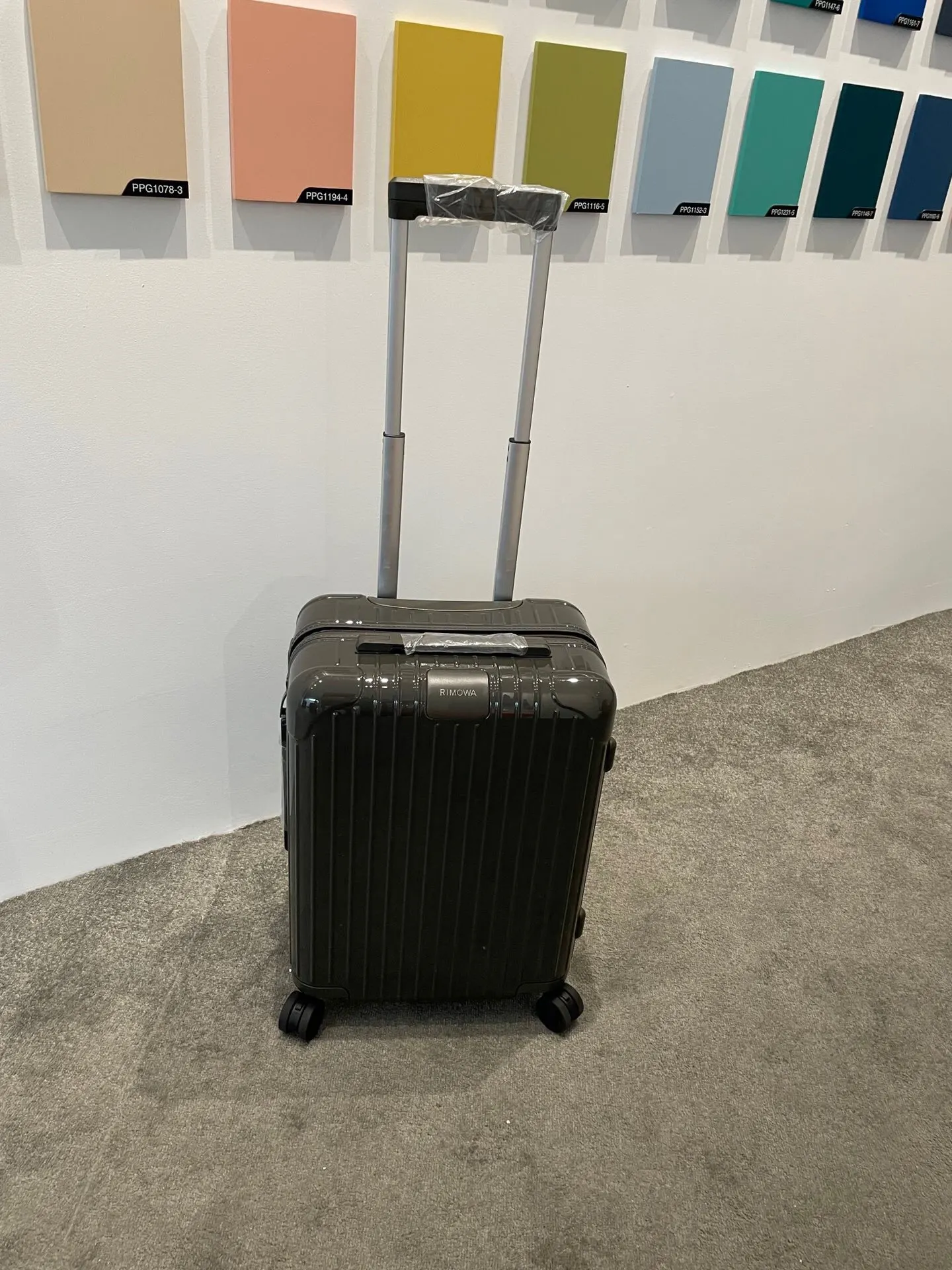 黑色 白色 Rimowa日默瓦旅行箱 拉杆箱 RIMOWA 日默 行李箱 旅行拉杆款 輕便出行款