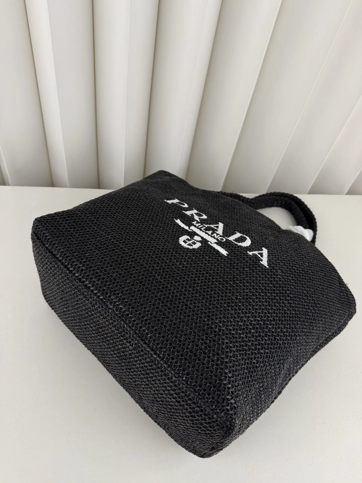 Prada 草编度假包 黑 杏双色 软乎乎编织袋 度 手拿包 精致手拿款