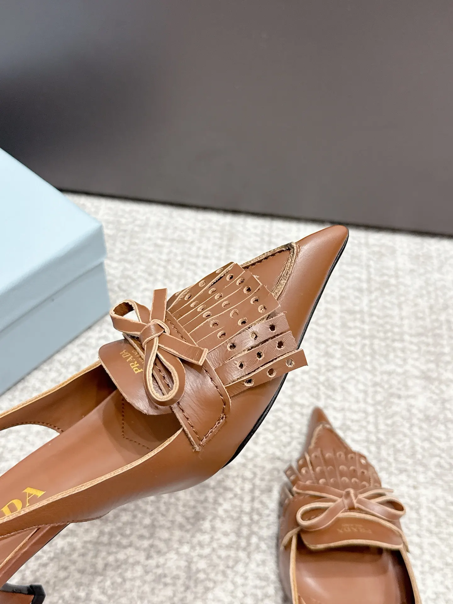 PRADA 牛皮 羊皮 休闲鞋 舒适百搭款