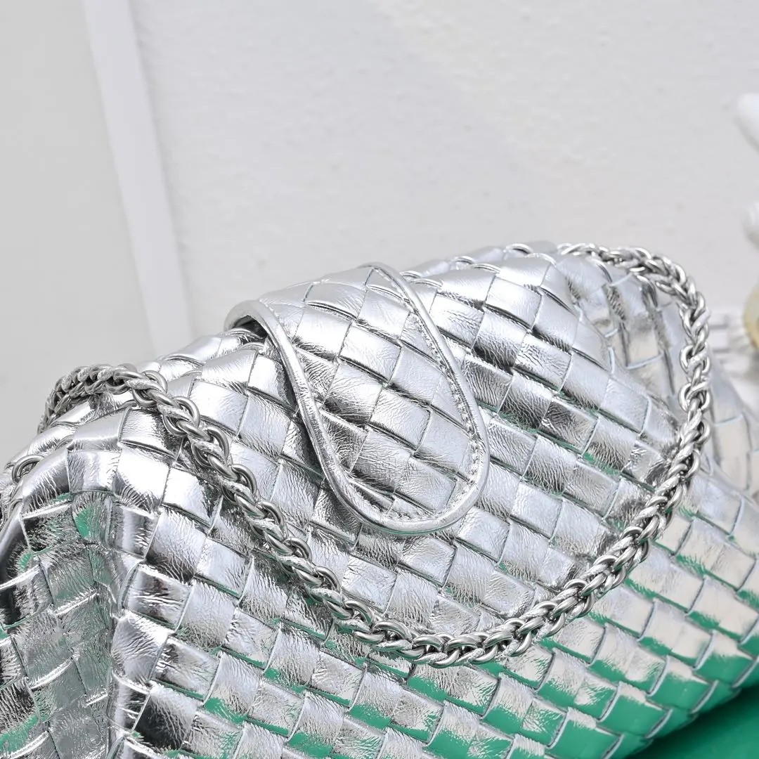 Bottega Veneta 羊皮 鏈條包 精致鏈條款