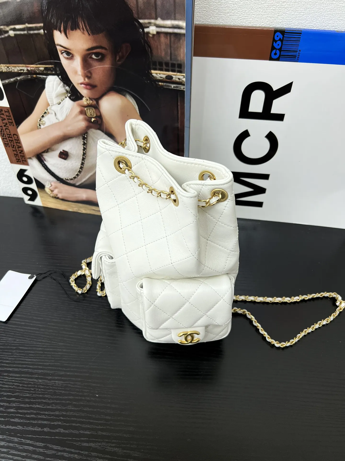 CHANEL 白色小羊皮菱格链条双肩包 休闲款