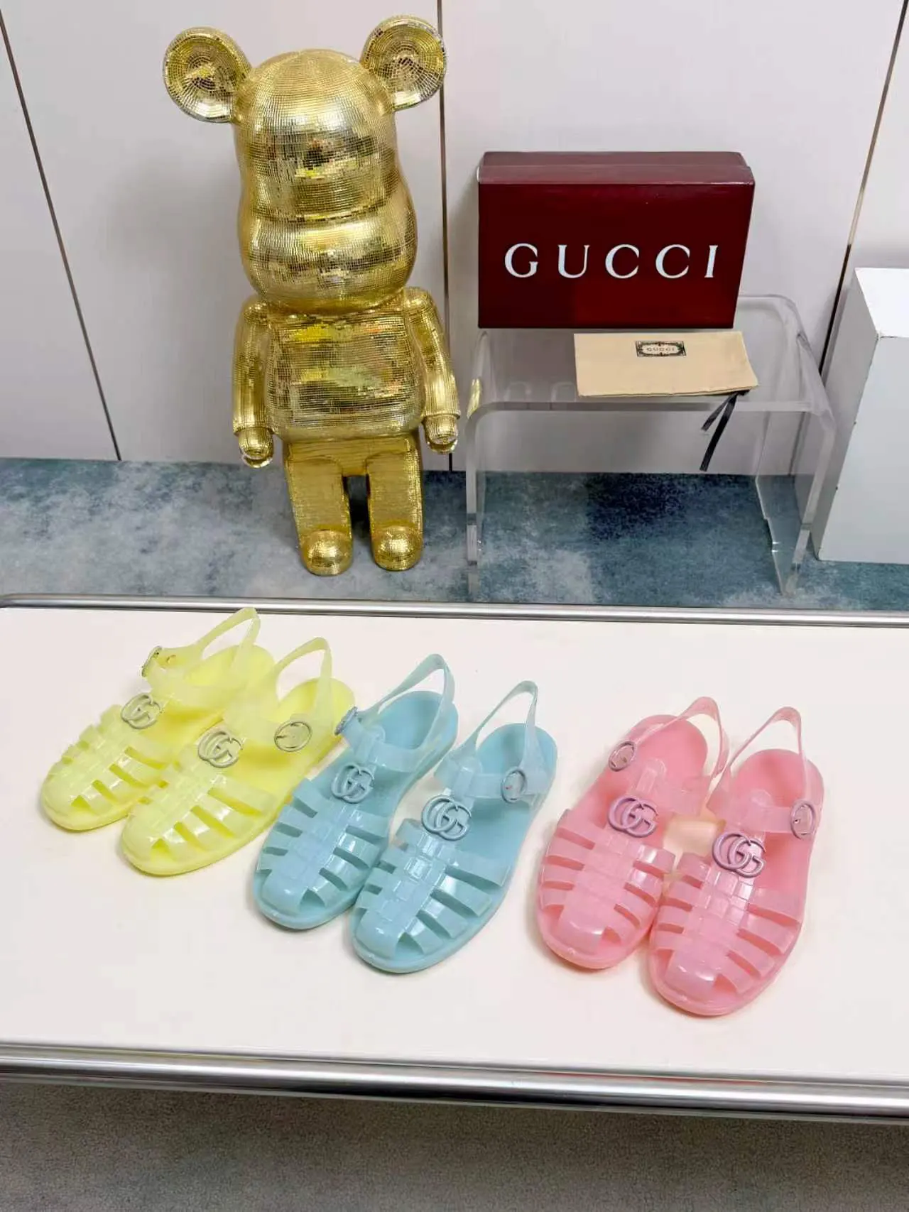 Gucci 透明果冻凉鞋 黄色休闲款