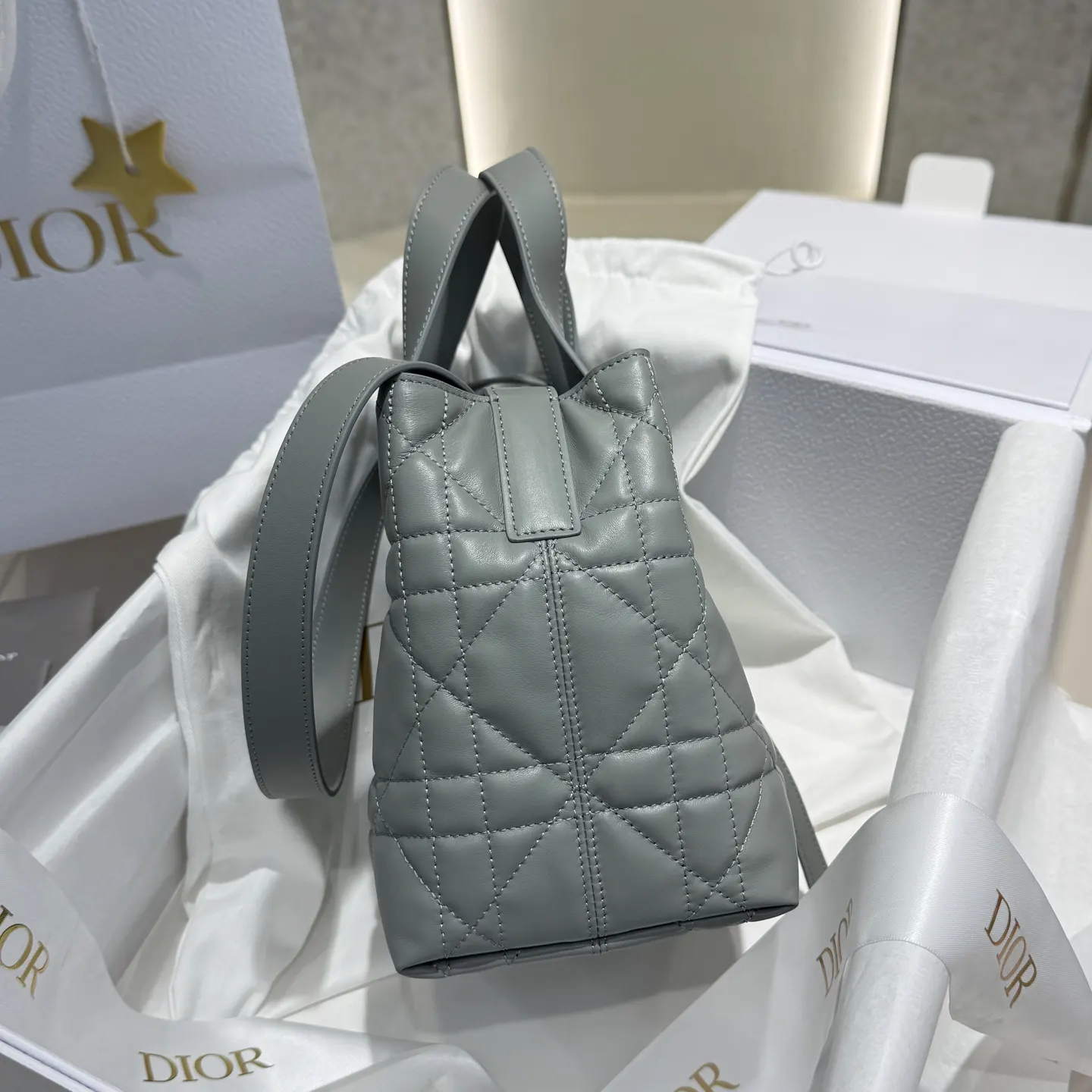 Dior Cannage藤格紋 灰色牛皮包包 手提斜挎 手提包(數字4) Dior Cannage藤格紋 灰色牛皮包包 手提斜挎 手提包(數字4)