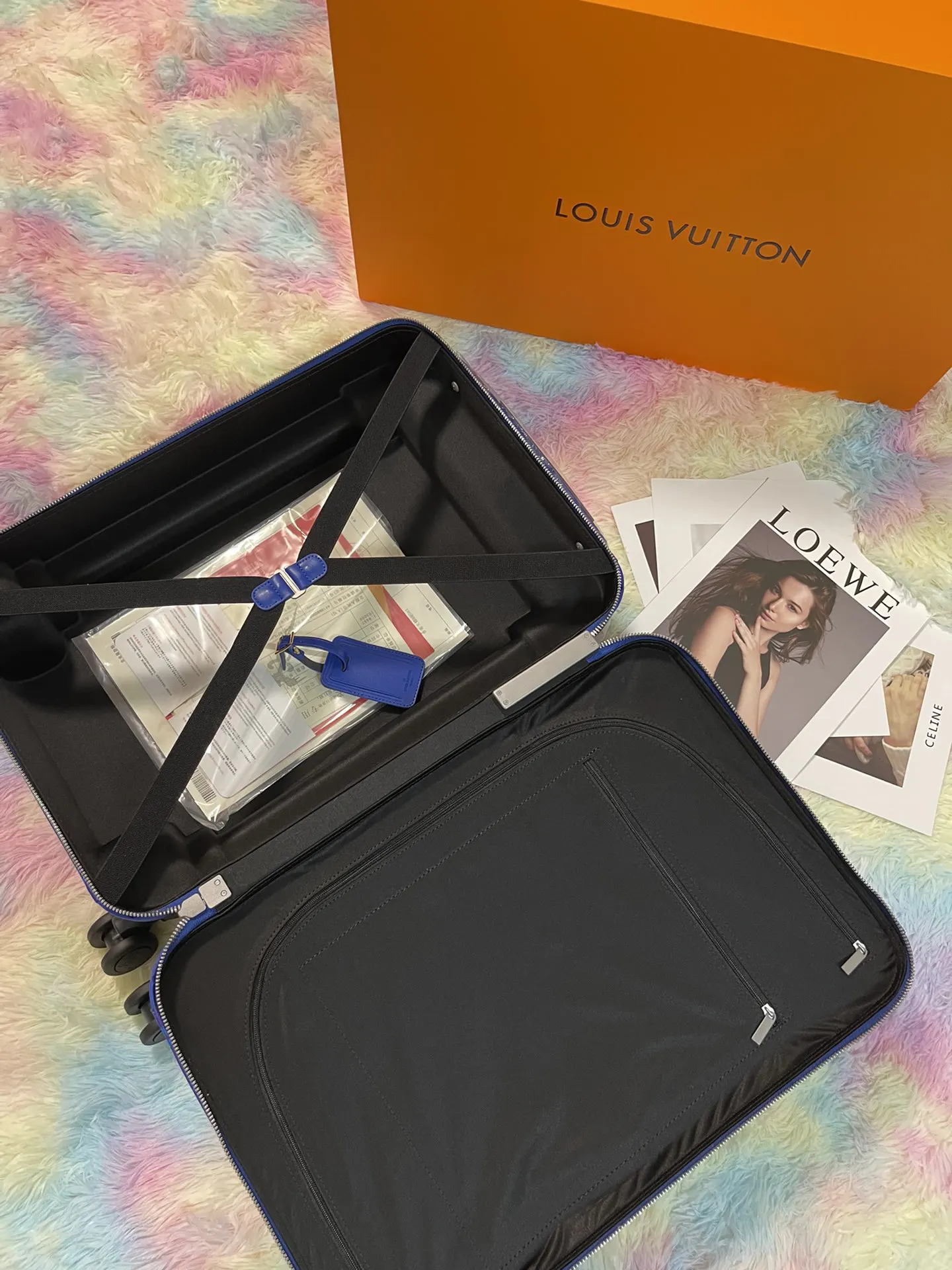LV 银色 帆布 工业设计行业翘楚 Marc Newson 为 行李箱 旅行拉杆款 轻便出行款