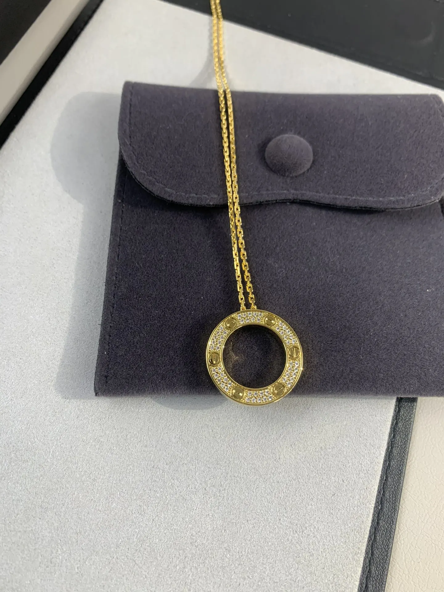 Cartier 金色 满钻 項鍊 精致锁骨链款