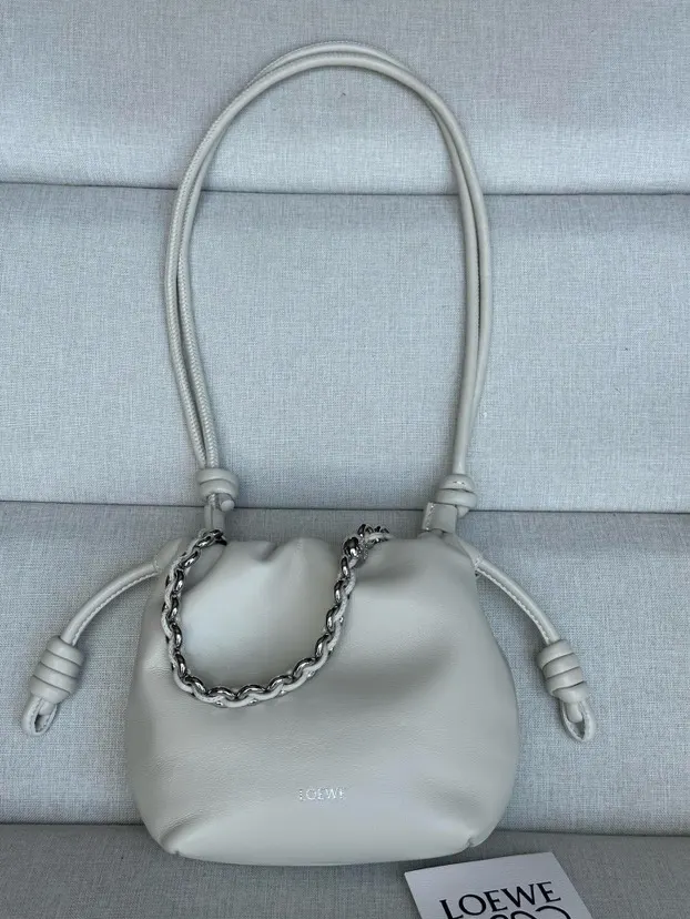 Loewe 金色 羊皮 型號 套金屬鏈條加长皮 鏈條包 精致鏈條款