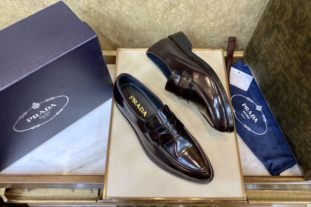 Prada 牛皮 休闲鞋 舒适