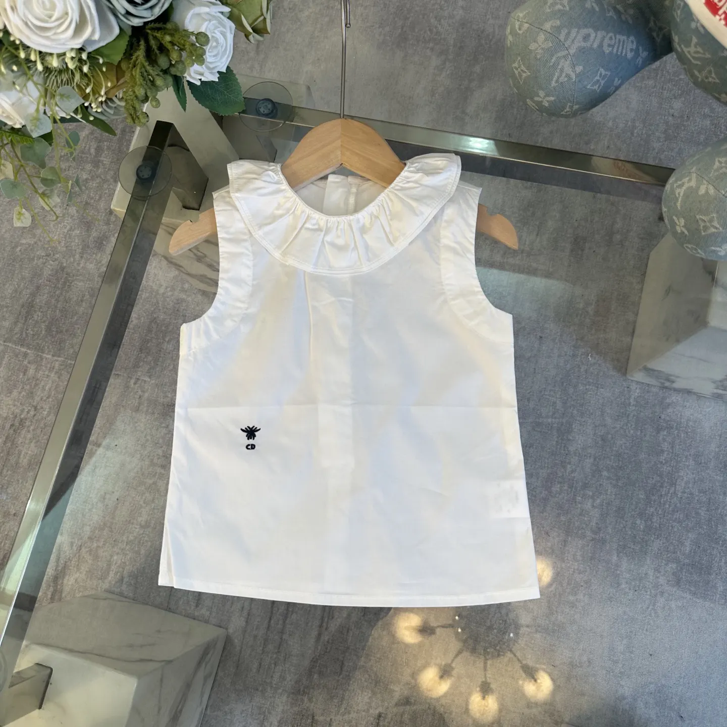 Dior 白色T恤卡其短褲套裝 休閒穿搭