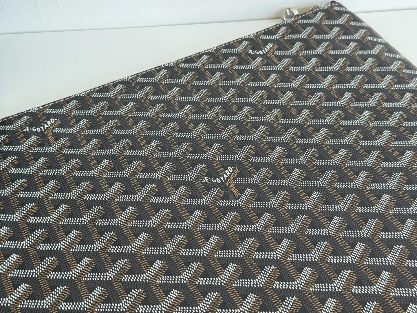 Goyard 牛皮 戈雅 手拿包MGM尺寸同A 纸大小 可用作 精致手拿款