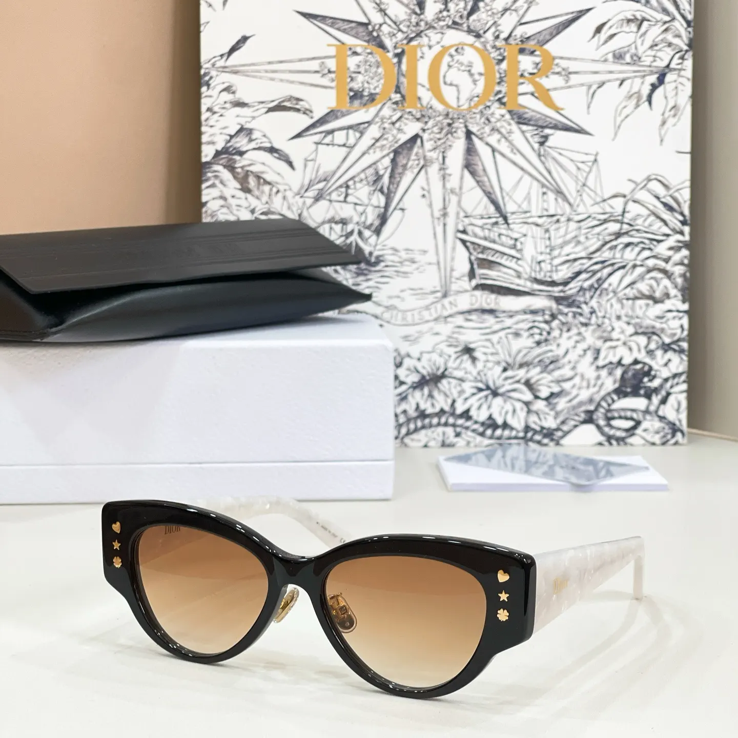 Dior 黑色宽框太阳镜 复古遮阳款